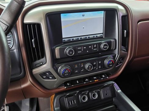 Used 2015 Chevrolet Silverado 1500 High Country w/ High Country Premium Package AWD/4WD image 10