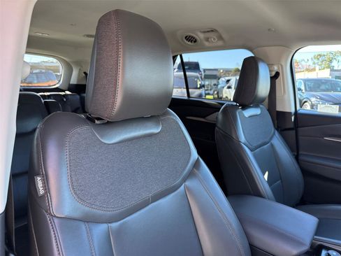 Used 2025 Ford Explorer Active w/ Active Comfort Package image 15