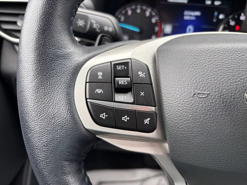 Used 2021 Ford Explorer XLT w/ Equipment Group 202A AWD/4WD image 32