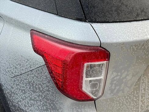 Used 2020 Ford Explorer XLT image 12