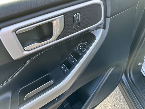 Used 2022 Ford Explorer XLT w/ Equipment Group 202A image 17