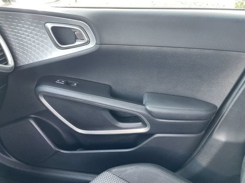 Used 2022 Kia Soul LX FWD image 19