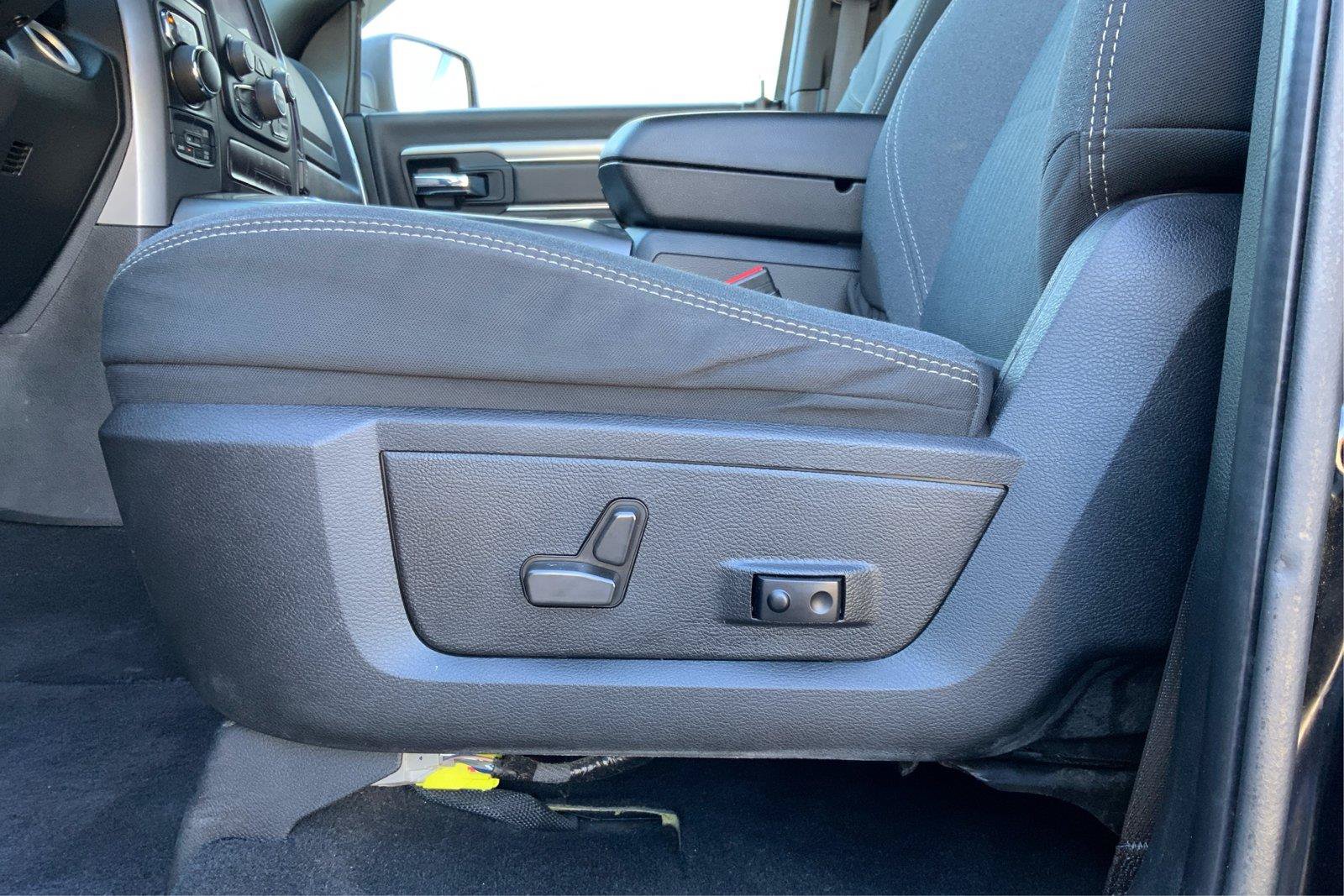 Used 2022 RAM 1500 Warlock AWD/4WD image 17