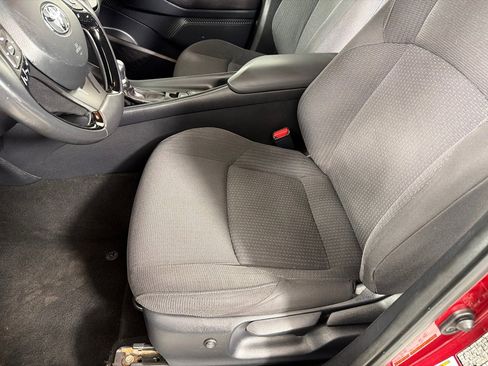 Used 2018 Toyota C-HR XLE image 10