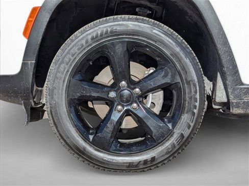 Used 2023 Jeep Grand Cherokee Altitude image 24