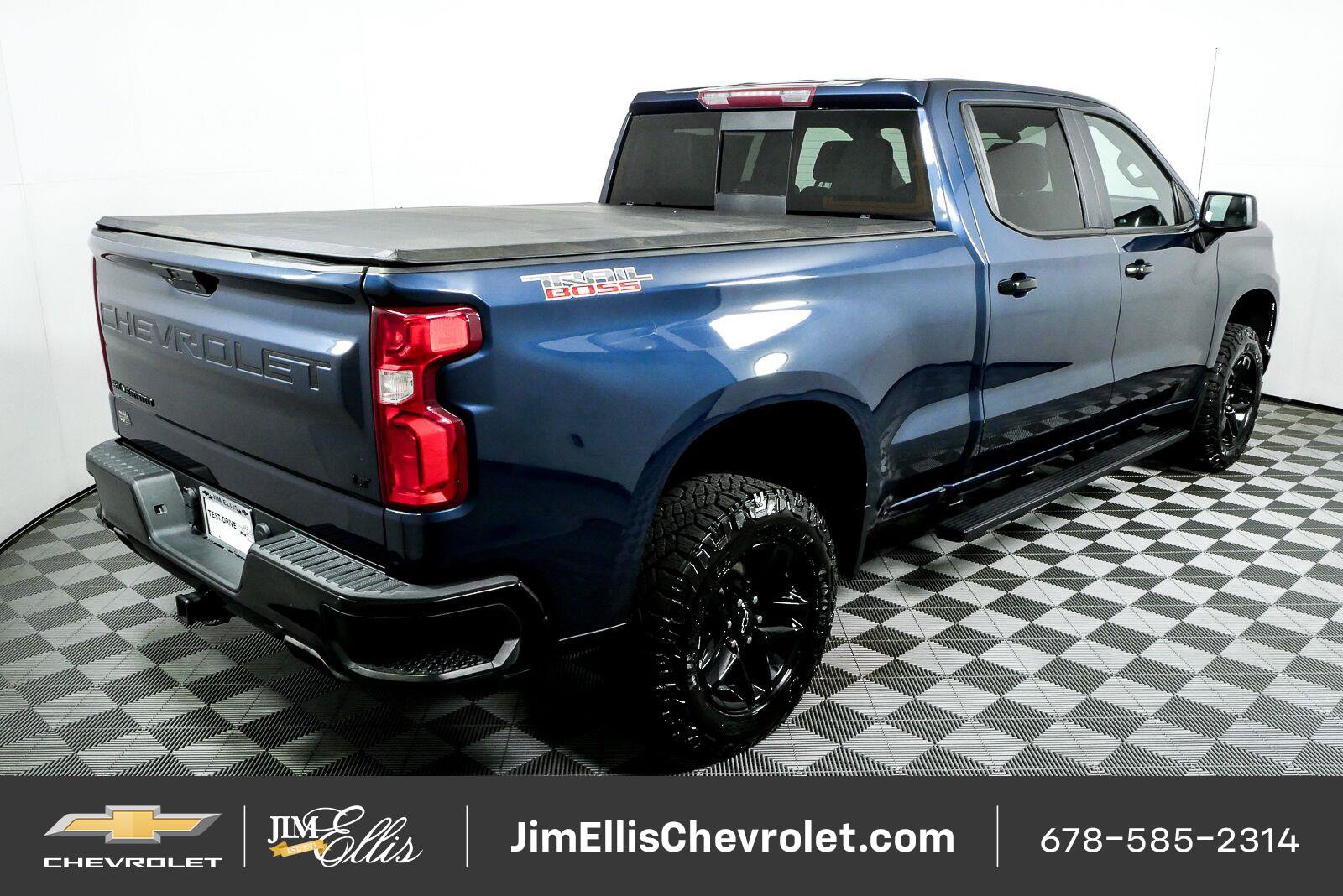 Used 2021 Chevrolet Silverado 1500 LT Trail Boss w/ Convenience Package II AWD/4WD image 3