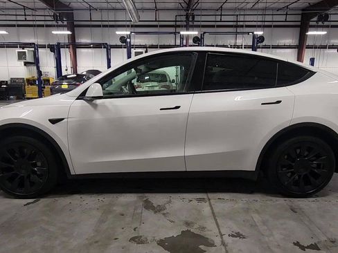Used 2021 Tesla Model Y Long Range AWD/4WD image 5