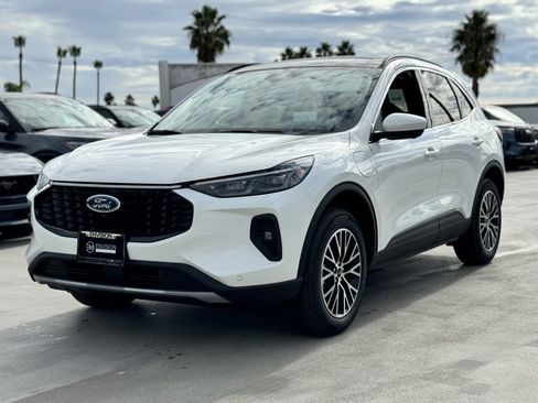 New 2025 Ford Escape SE w/ PHEV Premium Package image 2