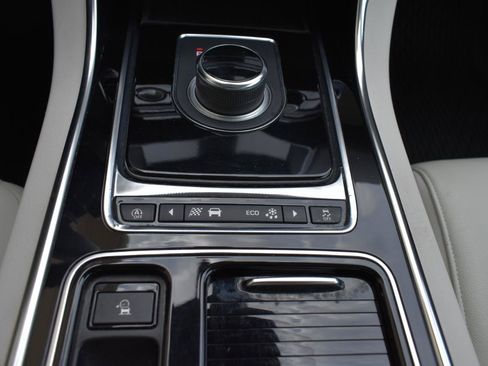 Used 2019 Jaguar XE Prestige RWD image 36