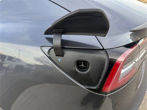 Used 2019 Tesla Model 3 Performance image 46