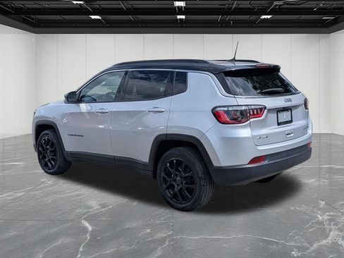 Used 2025 Jeep Compass Limited AWD/4WD image 3