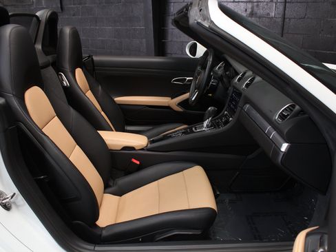 Used 2021 Porsche 718 Boxster w/ Premium Package RWD image 62