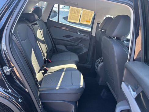 Used 2026 Volkswagen Tiguan SE AWD/4WD image 27