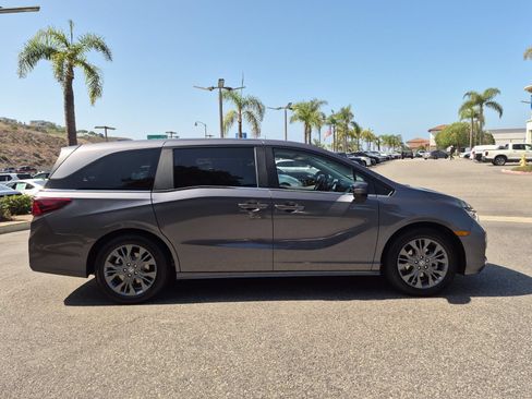 New 2026 Honda Odyssey Touring image 12