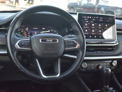 Used 2022 Jeep Compass Limited image 19