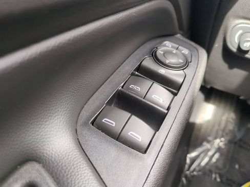 Used 2019 Chevrolet Equinox LT w/ Sun & Navigation Package AWD/4WD image 29