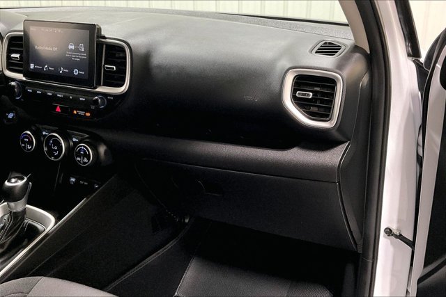 Used 2025 Hyundai Venue SEL FWD image 16