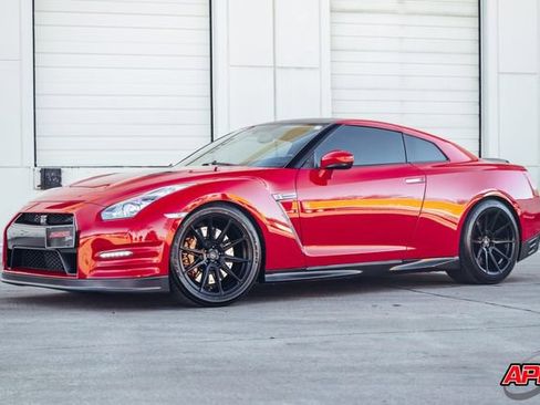 Used 2014 Nissan GT-R Premium image 39
