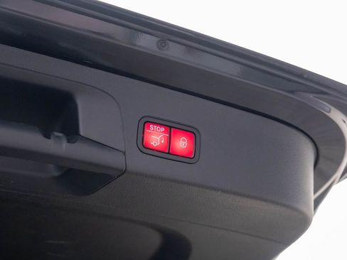 Used 2021 Mercedes-Benz GLS 450 4MATIC image 32