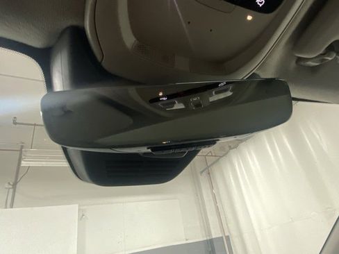 Certified 2025 Volvo XC40 B5 Plus image 28