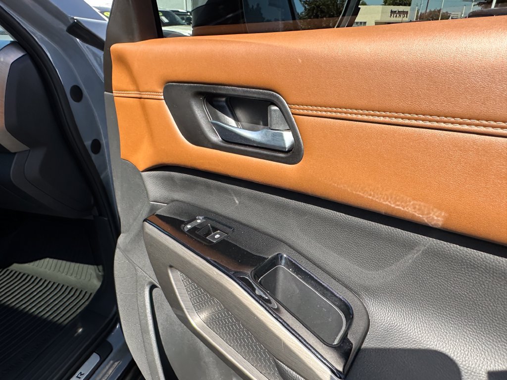 Used 2023 Nissan Pathfinder Platinum AWD/4WD image 19