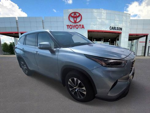 Used 2021 Toyota Highlander XLE AWD/4WD image 5