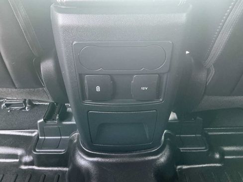 Used 2022 Ford Explorer XLT w/ Equipment Group 202A AWD/4WD image 17
