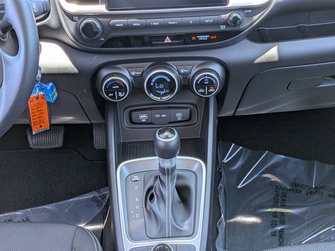 Used 2023 Hyundai Venue SEL FWD image 19