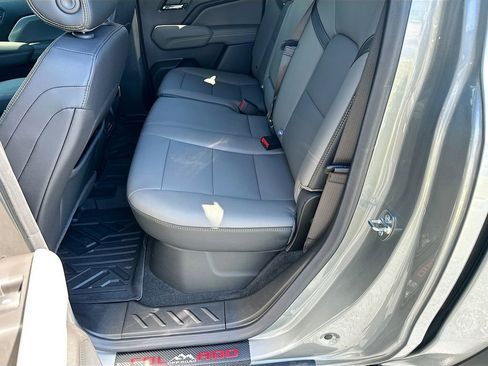 Used 2025 Chevrolet Colorado ZR2 w/ Midnight Edition image 33