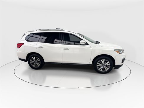 Used 2020 Nissan Pathfinder SV image 9