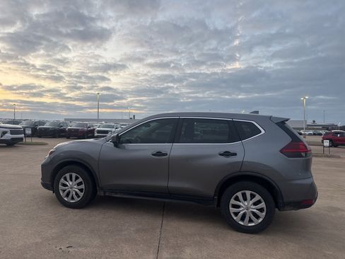 Used 2018 Nissan Rogue S image 12