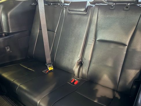 Used 2023 Toyota Highlander XLE image 36