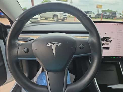 Used 2018 Tesla Model 3 Long Range image 15