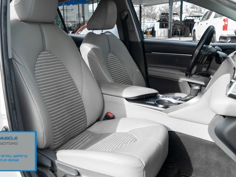 Used 2018 Toyota Camry SE image 11