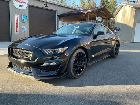 Used 2016 Ford Mustang Shelby GT350 w/ Track Package RWD image 3