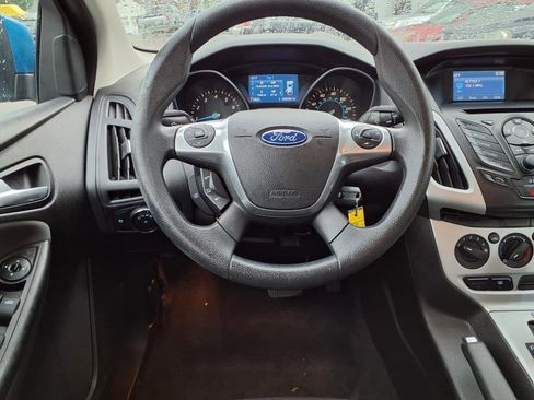 Used 2014 Ford Focus SE w/ SE Winter Package image 5