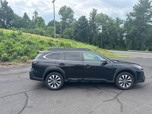 Used 2024 Subaru Outback Limited AWD/4WD image 8