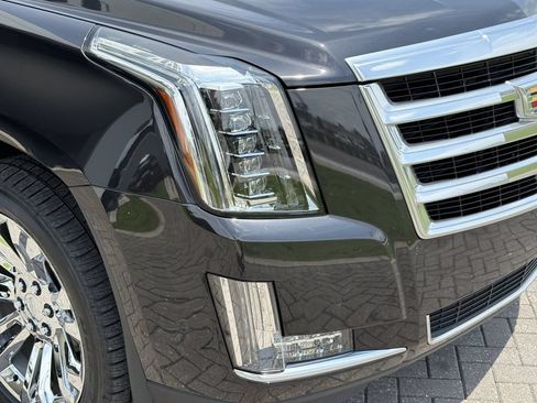 Certified 2019 Cadillac Escalade Luxury w/ LPO, Escalade Noir Package RWD image 8