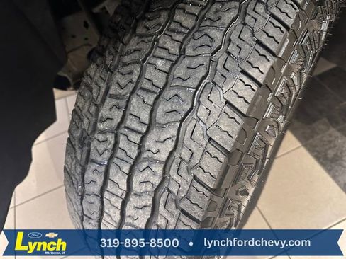 Used 2025 Chevrolet Suburban Z71 w/ Comfort Package image 34