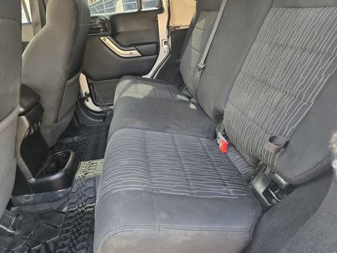 Used 2012 Jeep Wrangler Unlimited Sahara w/ Connectivity Group AWD/4WD image 20