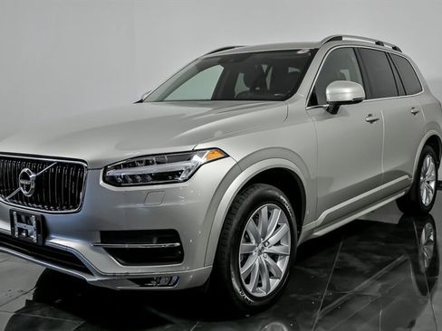 Used 2016 Volvo XC90 T6 Momentum w/ Momentum Plus Package AWD/4WD image 5