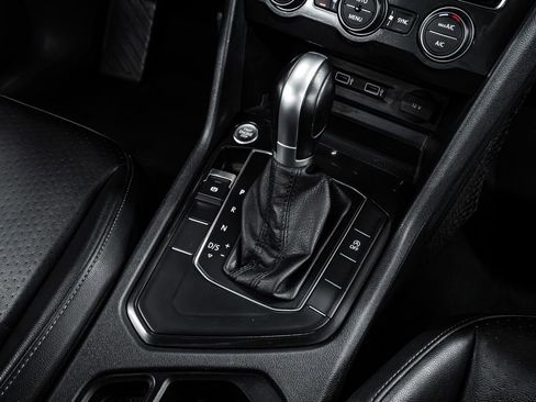 Used 2018 Volkswagen Tiguan SEL image 25