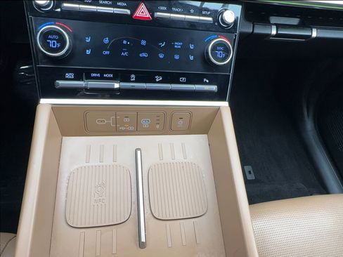 Used 2025 Hyundai Santa Fe Limited image 34