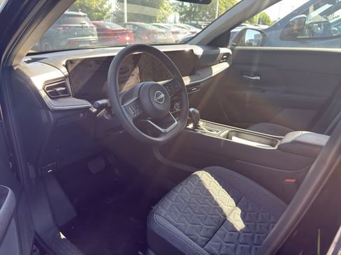 Used 2025 Nissan Kicks SV w/ Illumination Package FWD image 6