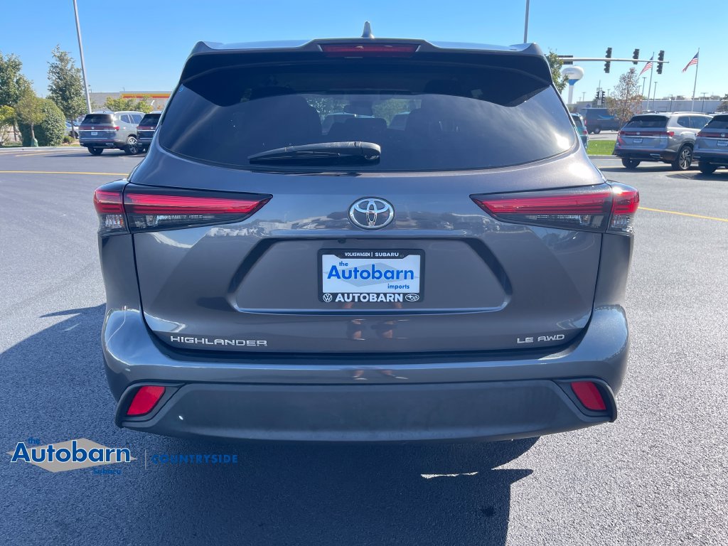 Used 2021 Toyota Highlander LE AWD/4WD image 4