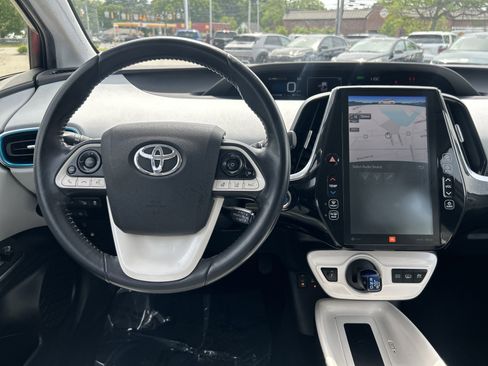 Used 2018 Toyota Prius Prime Advanced w/ Carpet Mat Package FWD image 19