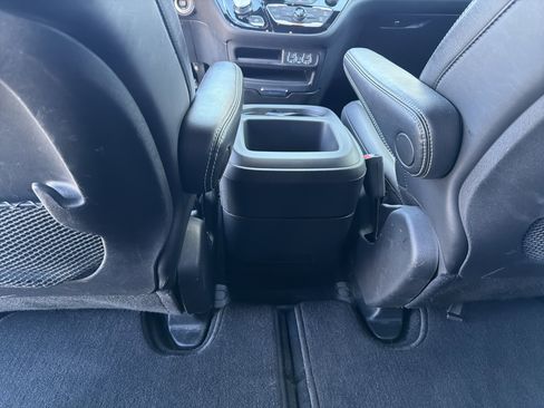 Used 2025 Chrysler Pacifica Select FWD image 31