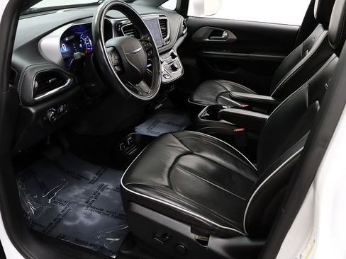 Used 2019 Chrysler Pacifica Limited w/ Advanced Safetytec Group image 11