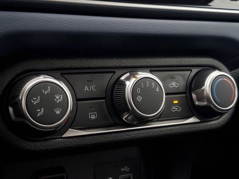 Used 2023 Nissan Versa SV image 20