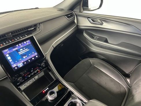 Used 2023 Jeep Grand Cherokee L Laredo image 36